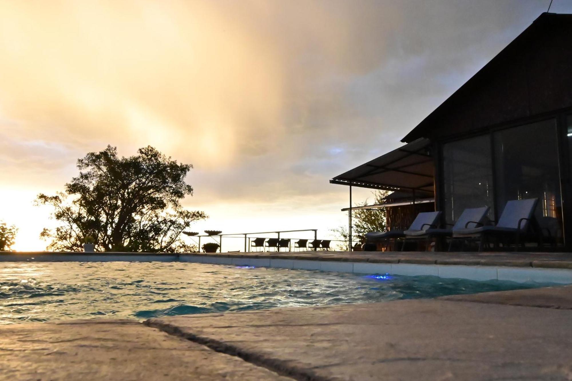 Aloegrove Safari Lodge Очиваронго Екстериор снимка