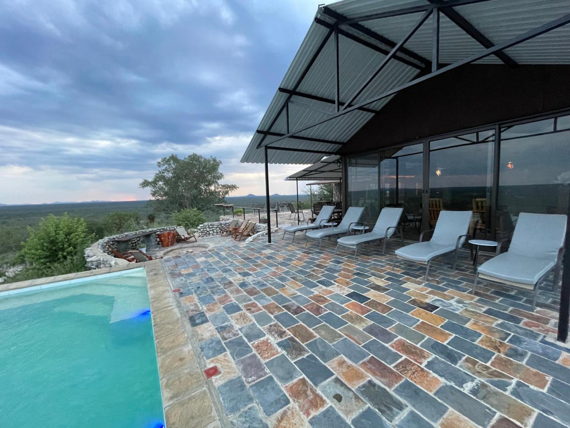 Aloegrove Safari Lodge Очиваронго Екстериор снимка