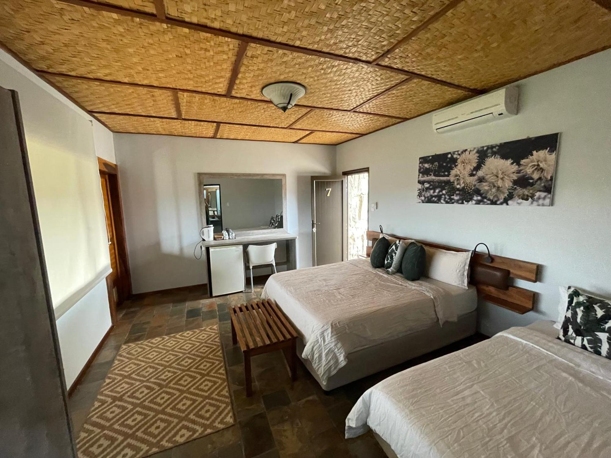 Aloegrove Safari Lodge Очиваронго Екстериор снимка